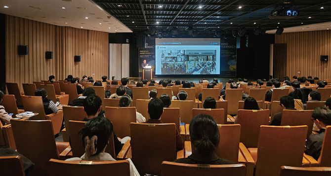 온·오프라인 학술 행사 기획 및 진행 다수 경험